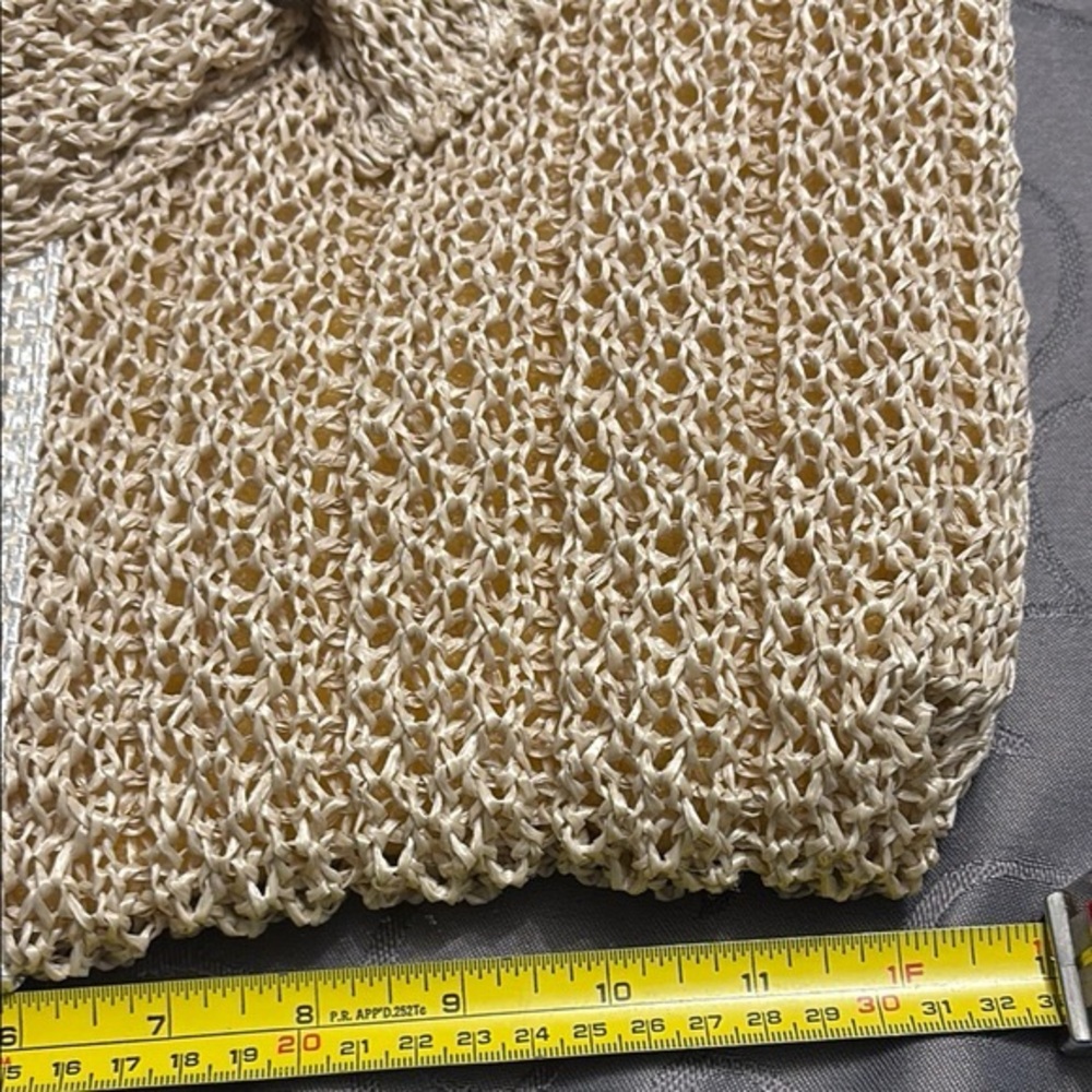 Elegant Two-Tone straw like Woven Tote Baglined with pockets - Picture 9 of 10